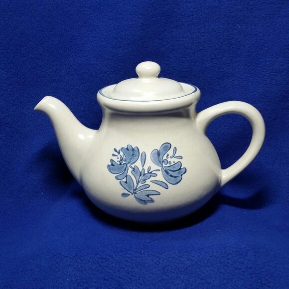 Pfaltzgraff Yorktowne Teapot 5 Cup Stoneware Country Kitchen USA Backstamp - Picture 1 of 11